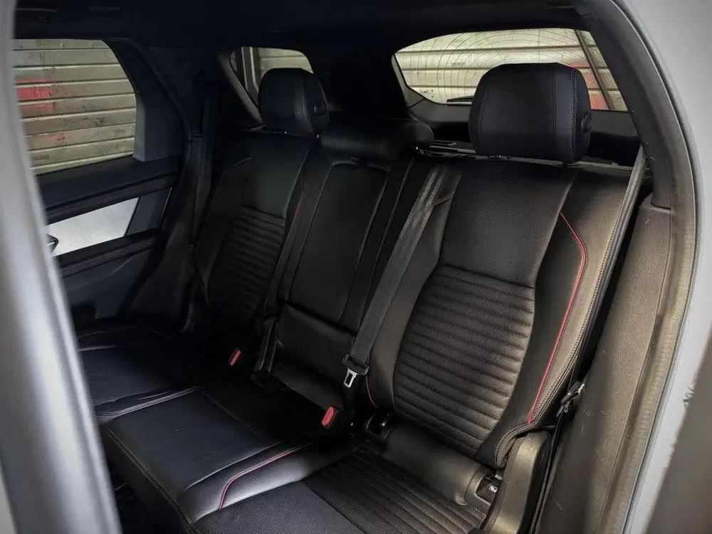 Land Rover Discovery Sport P300e 1.5 R-Dynamic SE uit 2023, foto 8