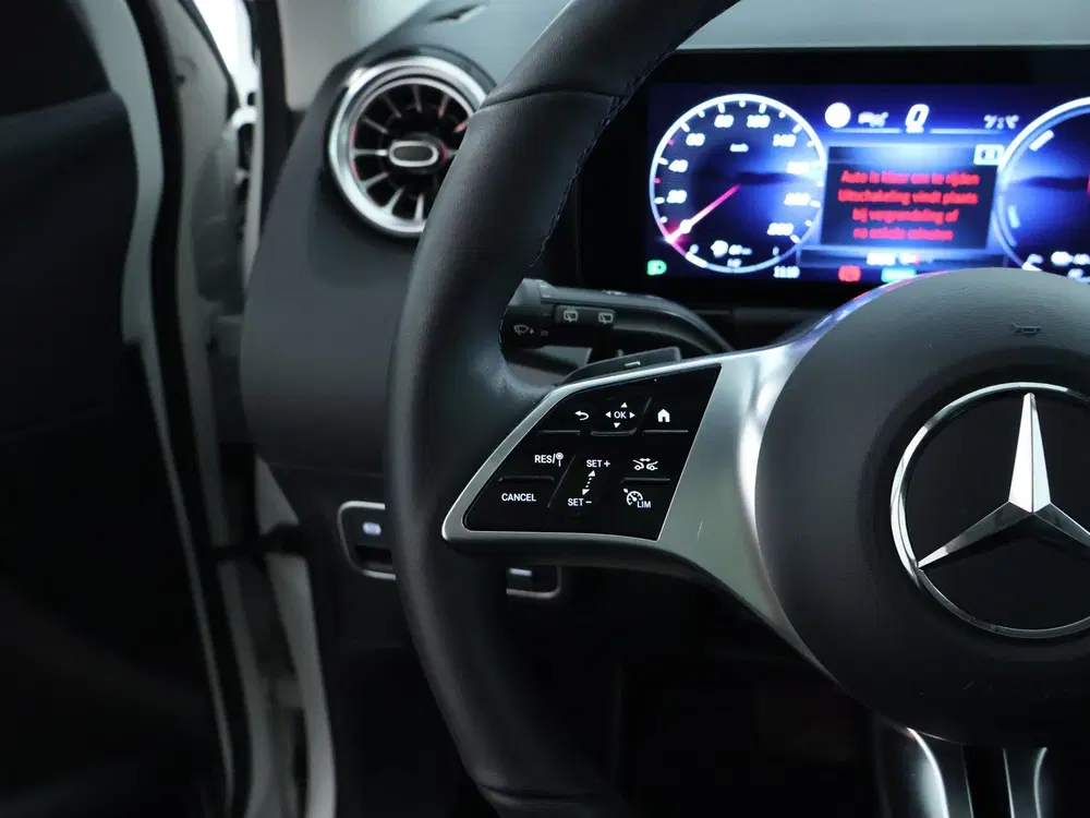 Mercedes-Benz GLA 250 e Plug-In Hybride uit 2025, foto 12
