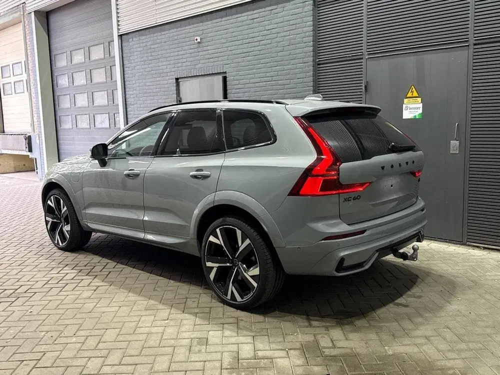 Volvo XC60 T6 Ultra Black Edition uit 2026, foto 3