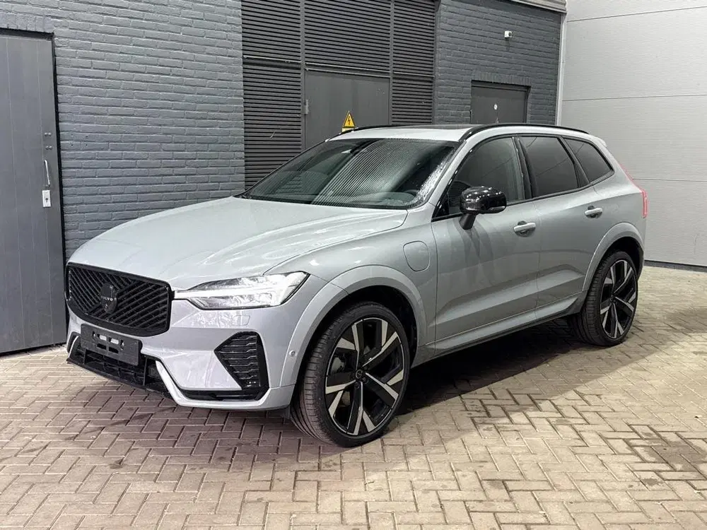 Volvo XC60 T6 Ultra Black Edition uit 2026, foto 4