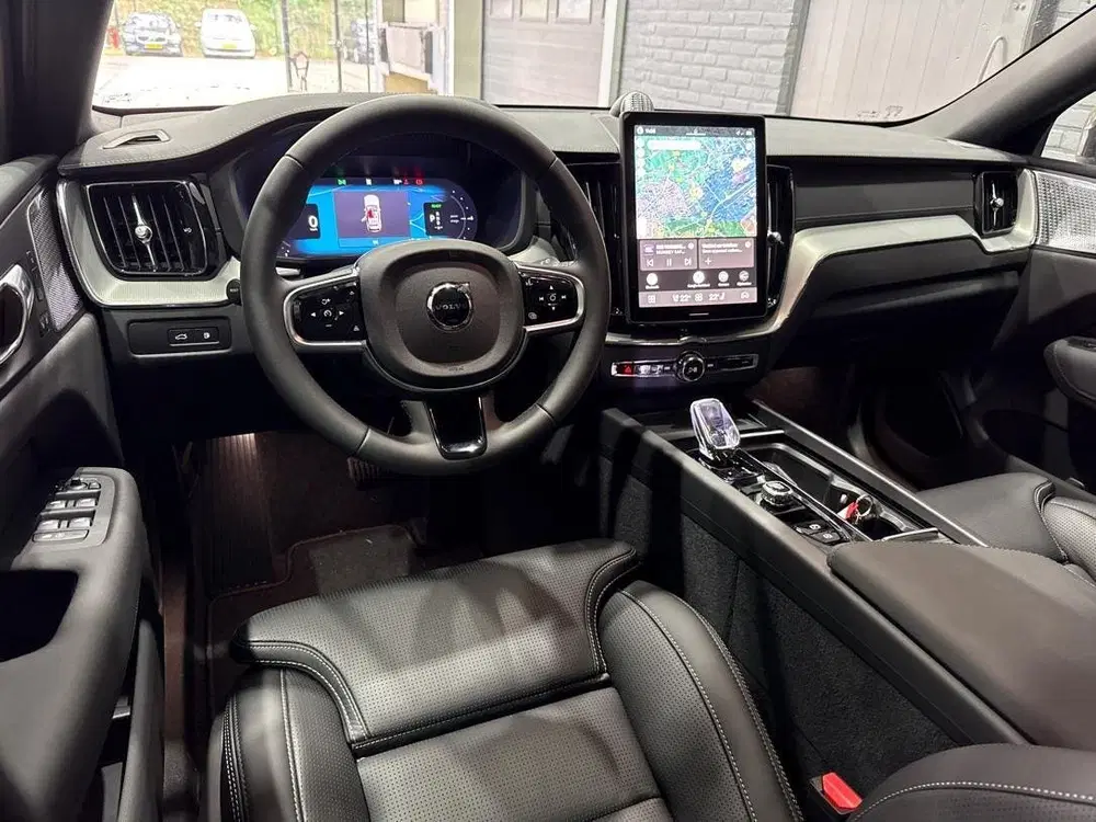 Volvo XC60 T6 Ultra Black Edition uit 2026, foto 5