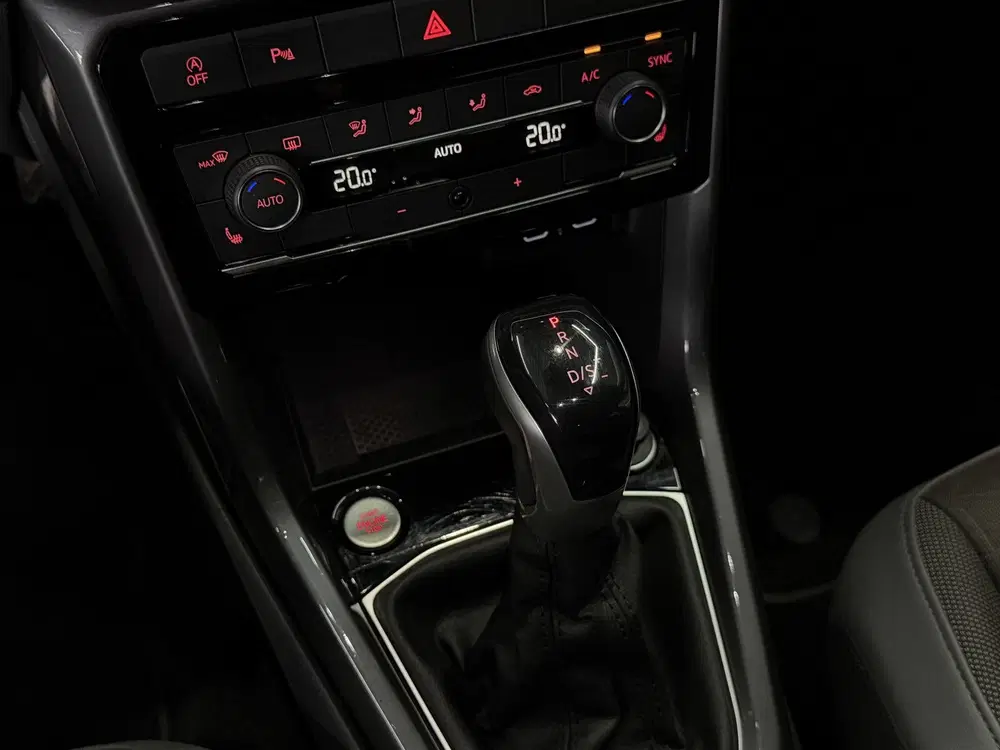 Volkswagen T-Cross 1.5 TSI 150pk Style R-Line uit 2021, foto 10