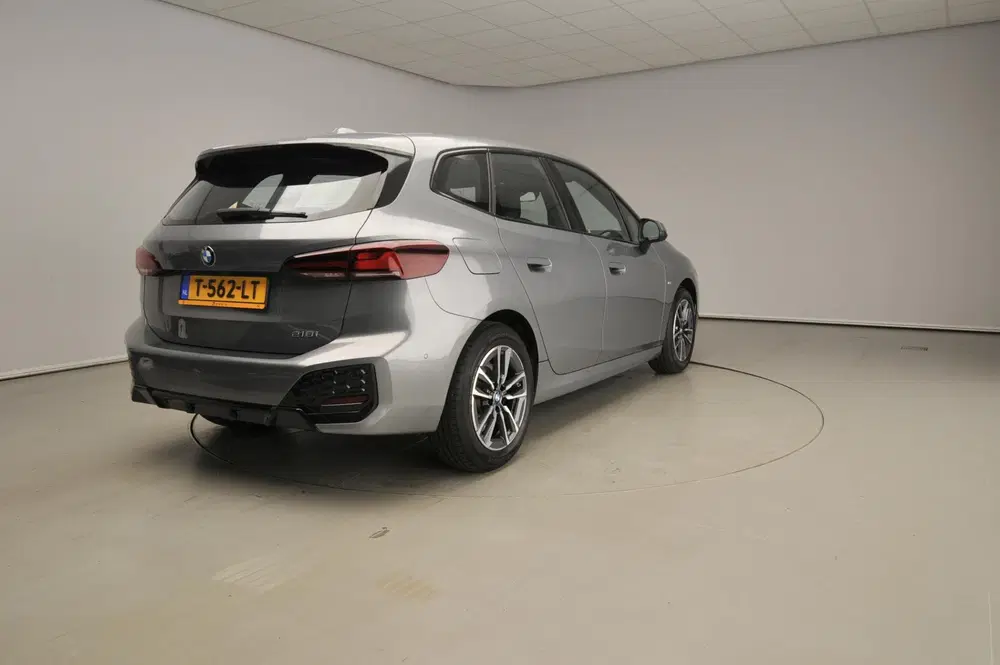 BMW 2-serie Active Tourer 218i uit 2023, foto 2
