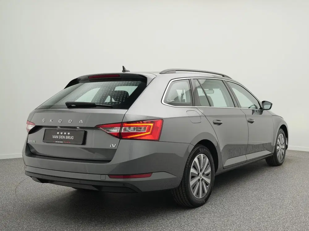 Skoda Superb 1.4 TSI 218 pk DSG iV Ambition uit 2022, foto 2