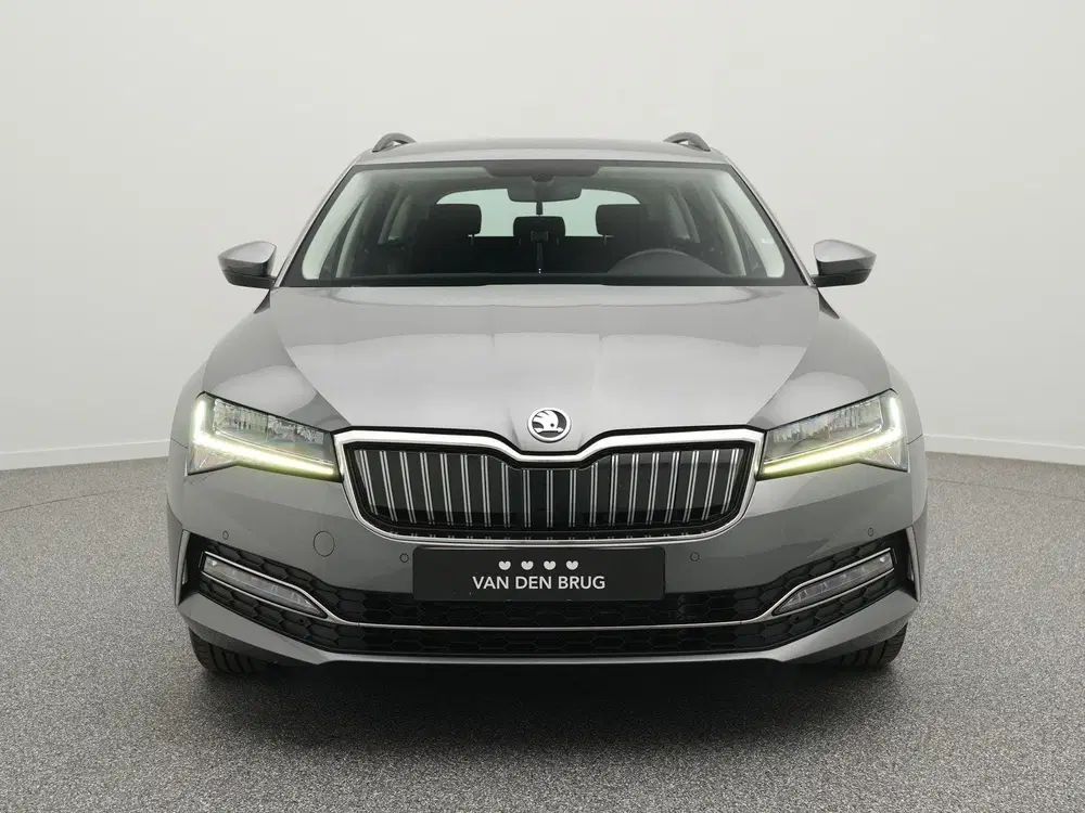 Skoda Superb 1.4 TSI 218 pk DSG iV Ambition uit 2022, foto 5