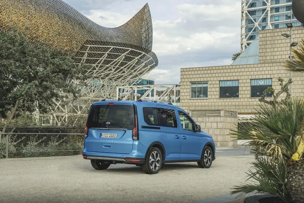 Ford Tourneo Connect 1.5 EcoBoost PHEV L1 Titanium uit 2026, foto 3