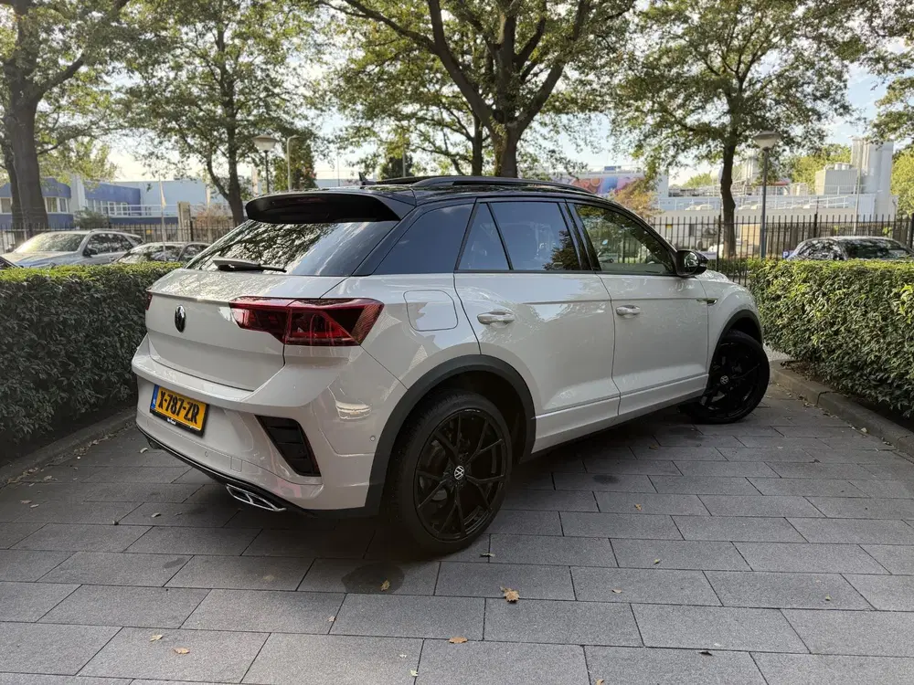 Volkswagen T-Roc 1.5 TSI R-Line Business+ uit 2022, foto 2