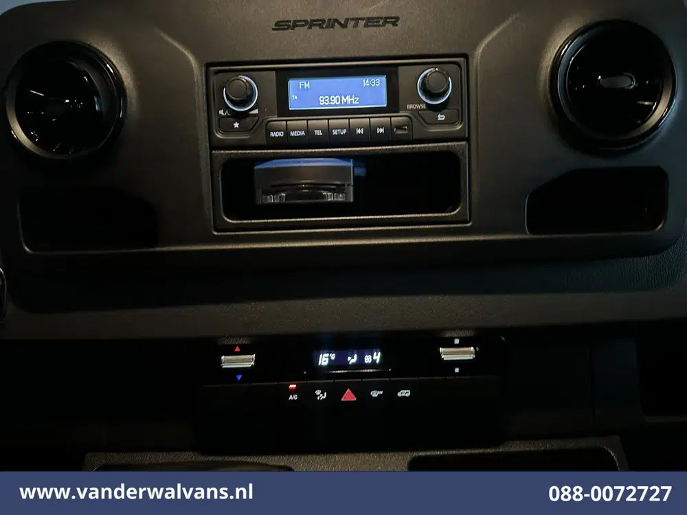 Mercedes-Benz Sprinter 211 CDI 115pk L2H2 Euro6 Airco uit 2023, foto 12