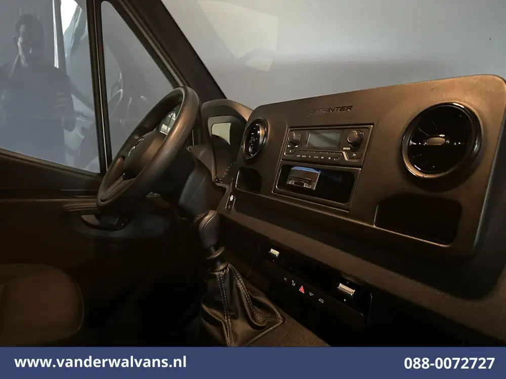 Mercedes-Benz Sprinter 211 CDI 115pk L2H2 Euro6 Airco uit 2023, foto 13