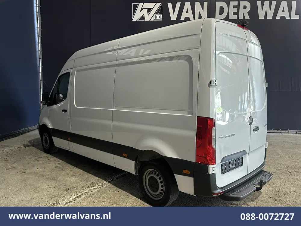 Mercedes-Benz Sprinter 211 CDI 115pk L2H2 Euro6 Airco uit 2023, foto 3