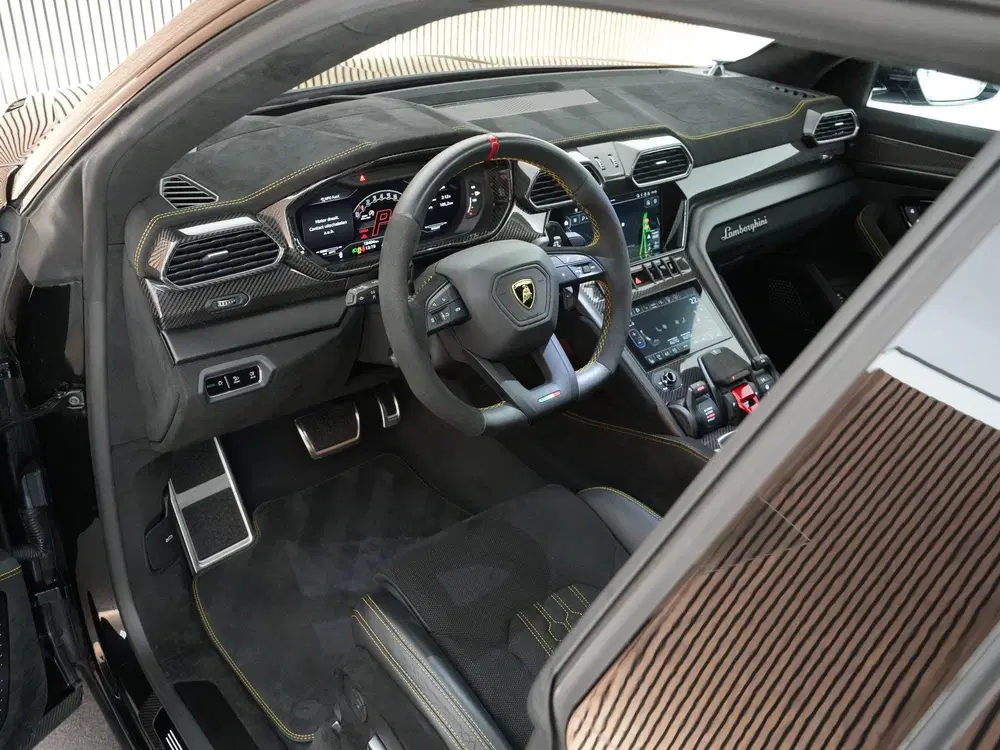 Lamborghini Urus 4.0 666pk V8 uit 2024, foto 10