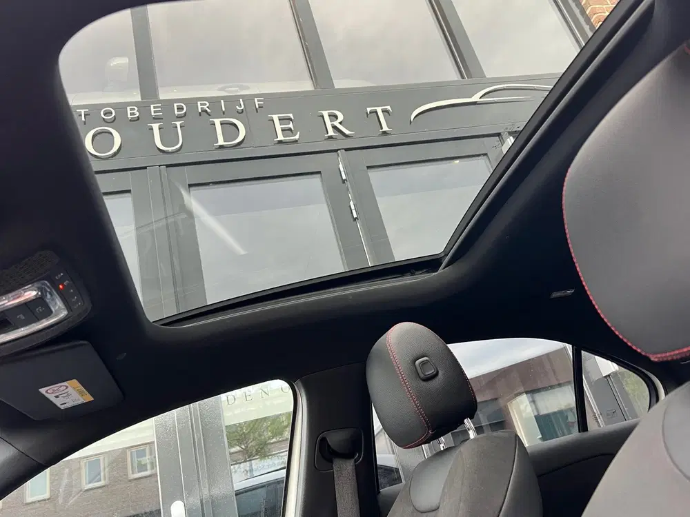 Mercedes-Benz A-Klasse 200 Business Solution AMG AUT uit 2021, foto 10