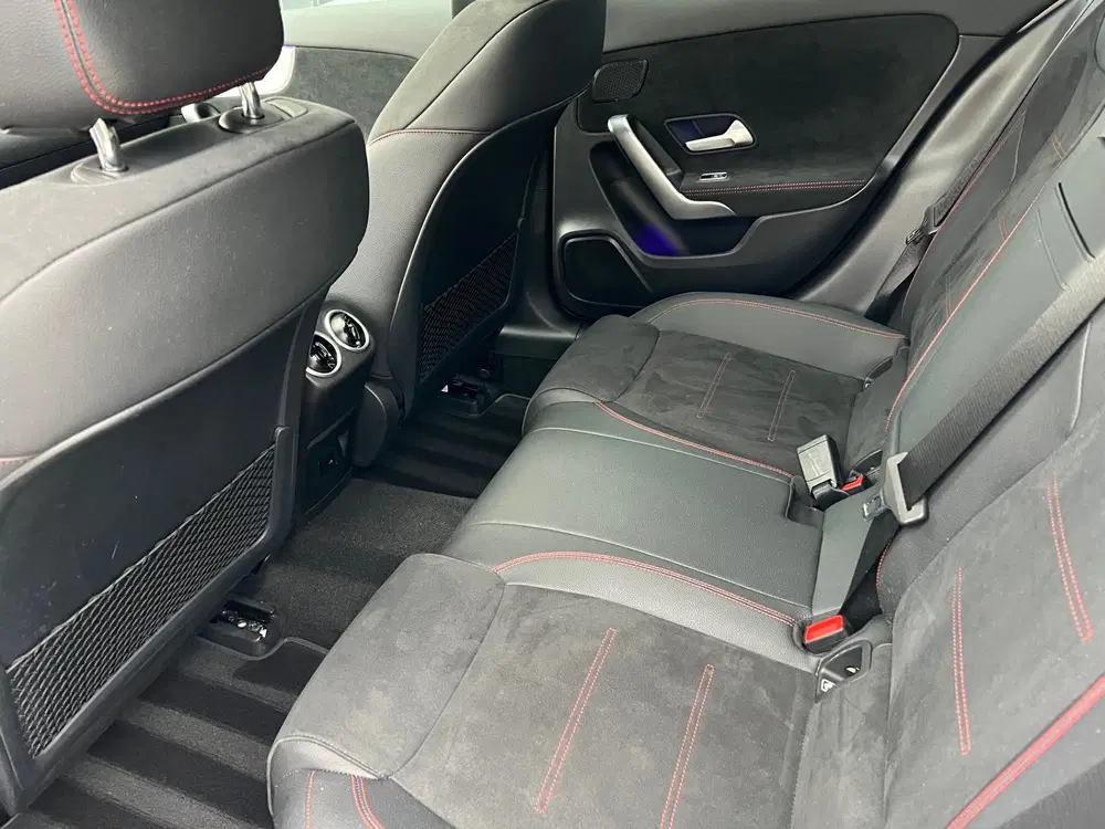 Mercedes-Benz A-Klasse 200 Business Solution AMG AUT uit 2021, foto 12