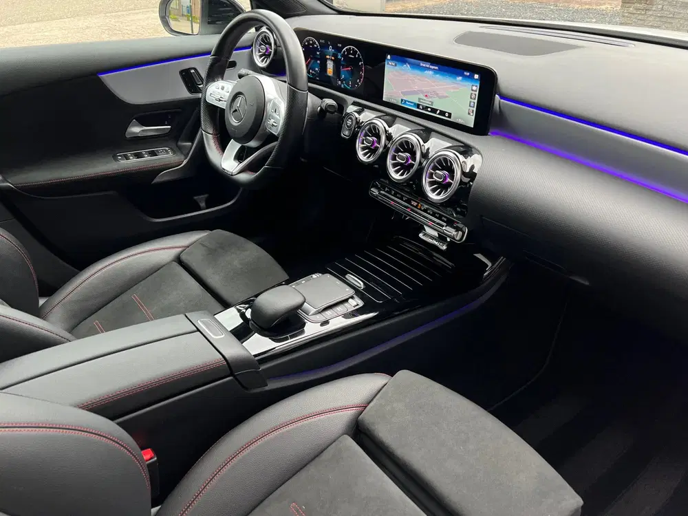 Mercedes-Benz A-Klasse 200 Business Solution AMG AUT uit 2021, foto 13