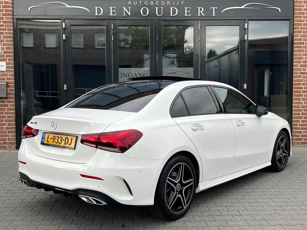 Mercedes-Benz A-Klasse 200 Business Solution AMG AUT uit 2021, foto 2