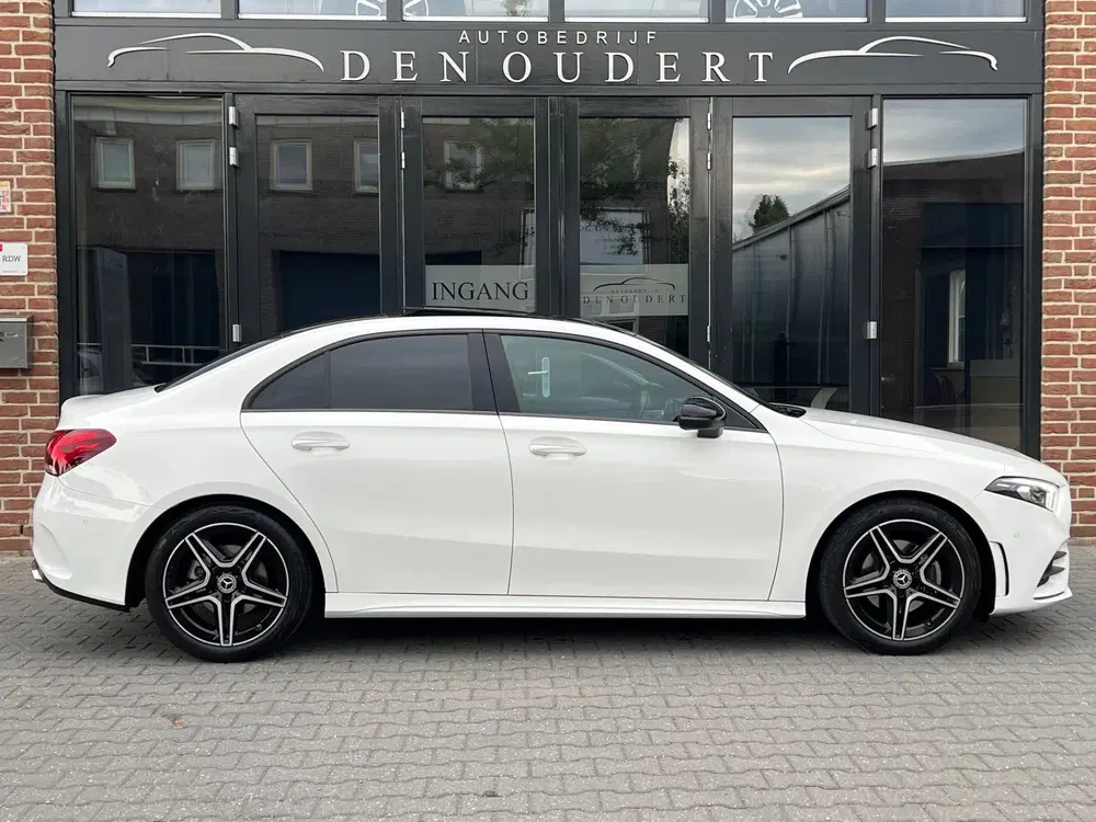 Mercedes-Benz A-Klasse 200 Business Solution AMG AUT uit 2021, foto 3