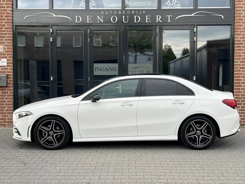 Mercedes-Benz A-Klasse 200 Business Solution AMG AUT uit 2021, foto 4