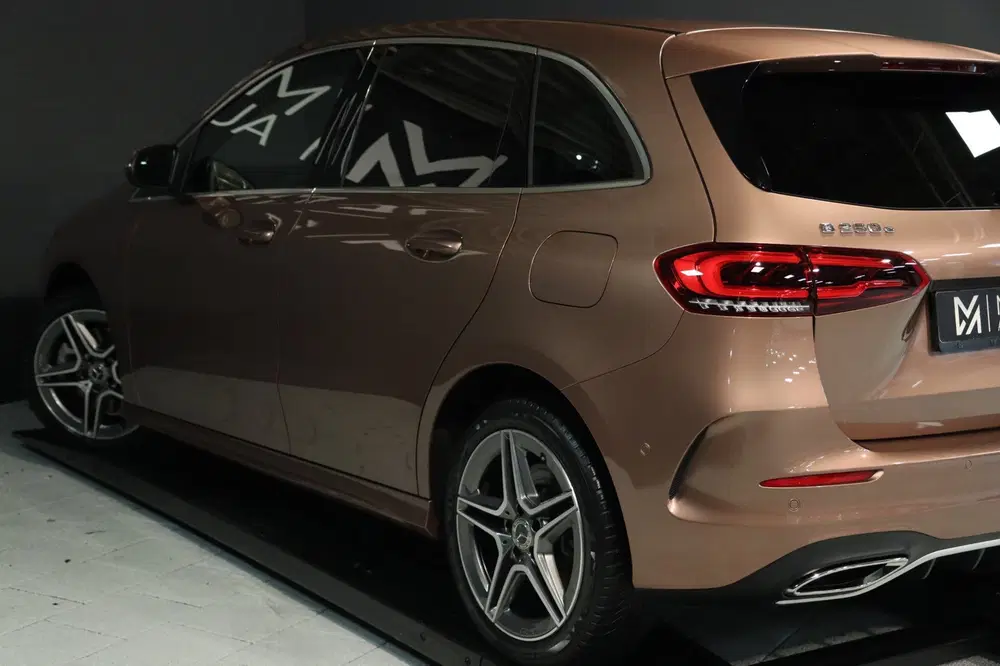 Mercedes-Benz B-Klasse 250 e AMG Line uit 2022, foto 3