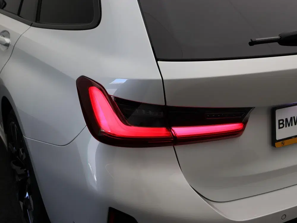 BMW 3-serie Touring 330e M Sport Edition uit 2026, foto 9