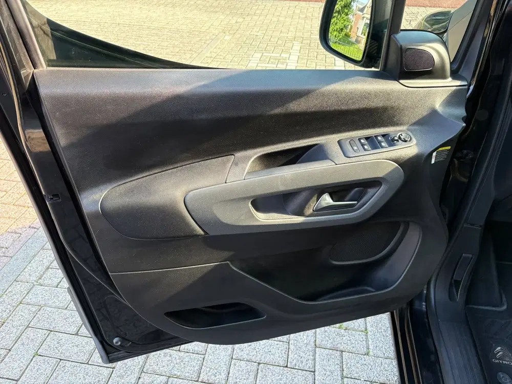 Citroën Berlingo Citroen Berlingo 1.2 PureTech Shine TREKHA uit 2019, foto 10