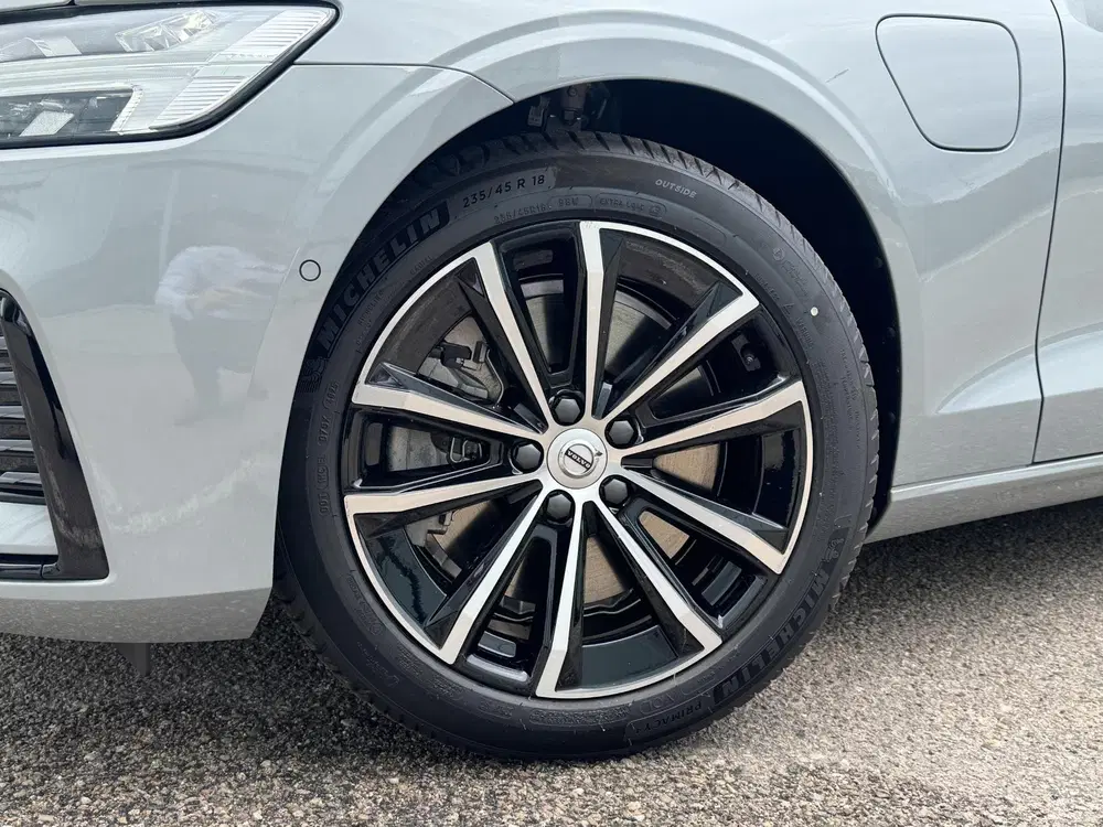 Volvo V60 T8 Plug-in hybrid AWD Plus Dark uit 2026, foto 14