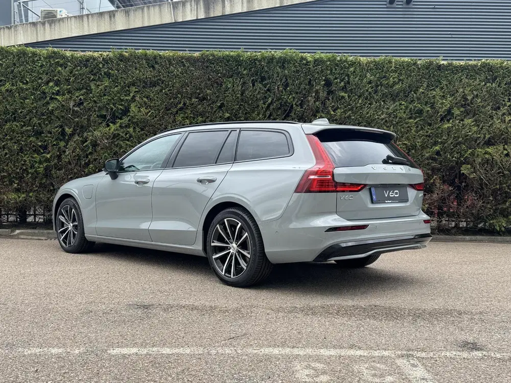 Volvo V60 T8 Plug-in hybrid AWD Plus Dark uit 2026, foto 2
