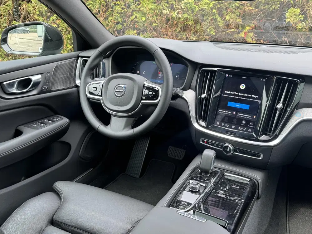 Volvo V60 T8 Plug-in hybrid AWD Plus Dark uit 2026, foto 3