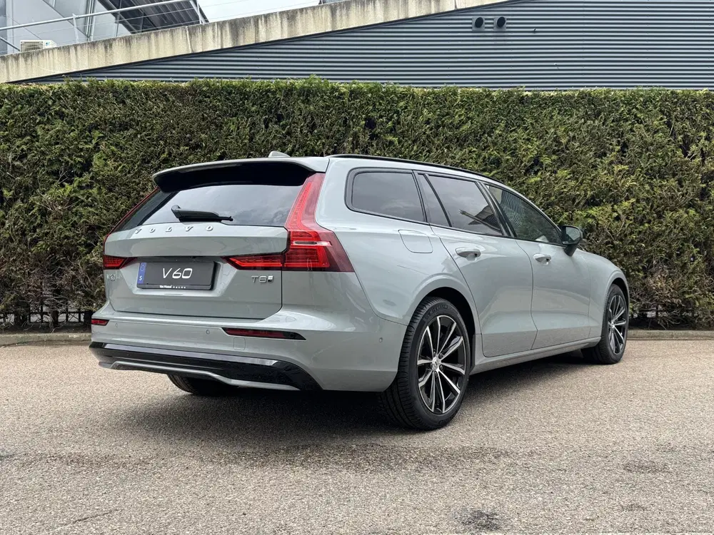 Volvo V60 T8 Plug-in hybrid AWD Plus Dark uit 2026, foto 9