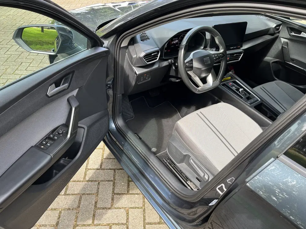 SEAT Leon 1.0 eTSI Style Business Intense uit 2022, foto 4