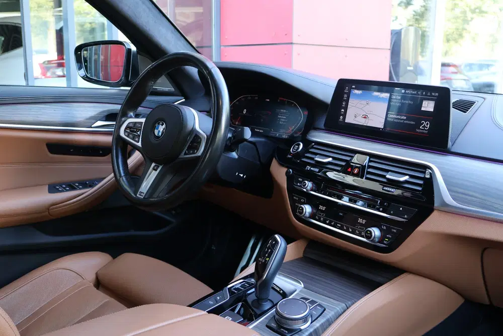 BMW 5-serie 5 Serie M550d xDrive High Executive uit 2019, foto 11