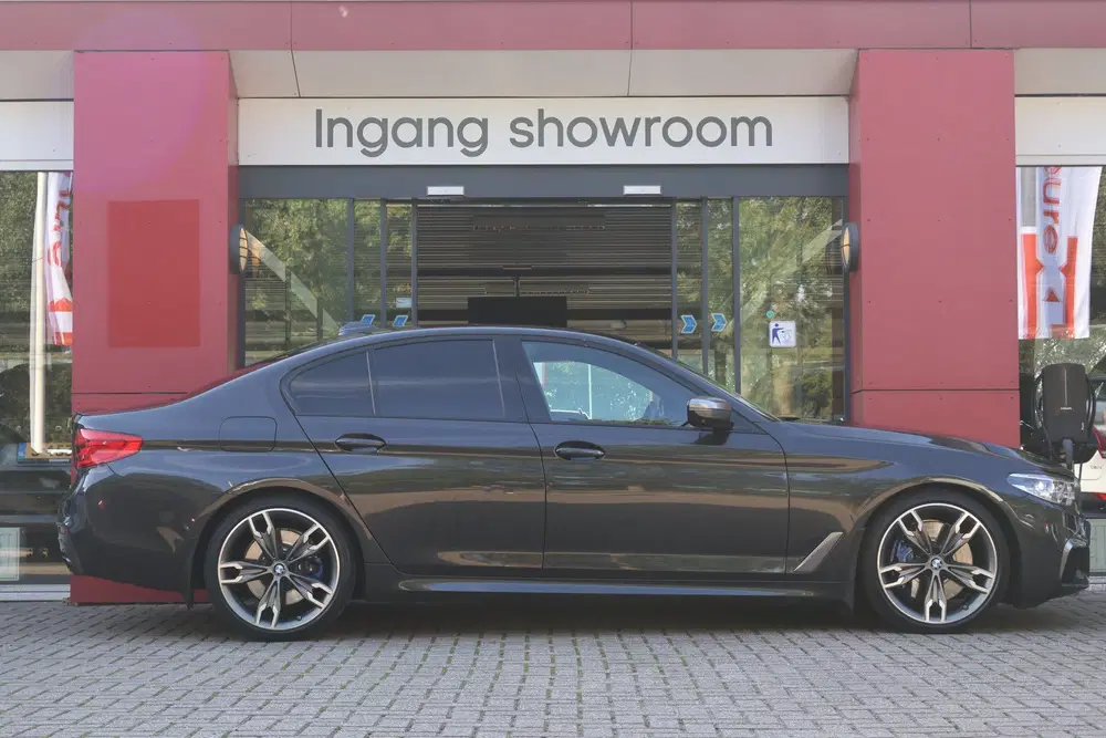 BMW 5-serie 5 Serie M550d xDrive High Executive uit 2019, foto 3