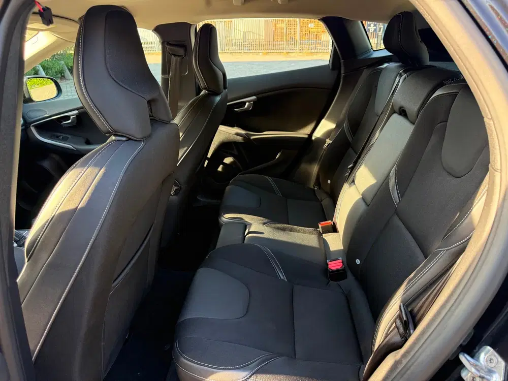 Volvo V40 2.0 D2 Kinetic_Klaar voor de Taxi_NETTE AU uit 2019, foto 10