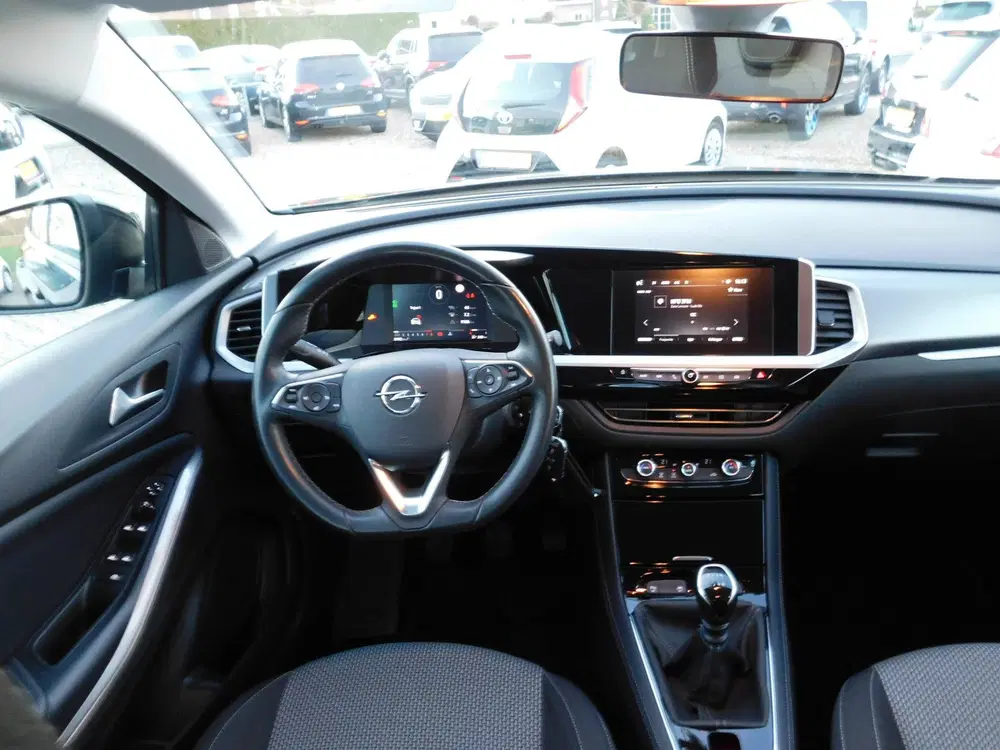 Opel Grandland 1.2 Turbo Bus. Edition uit 2022, foto 3