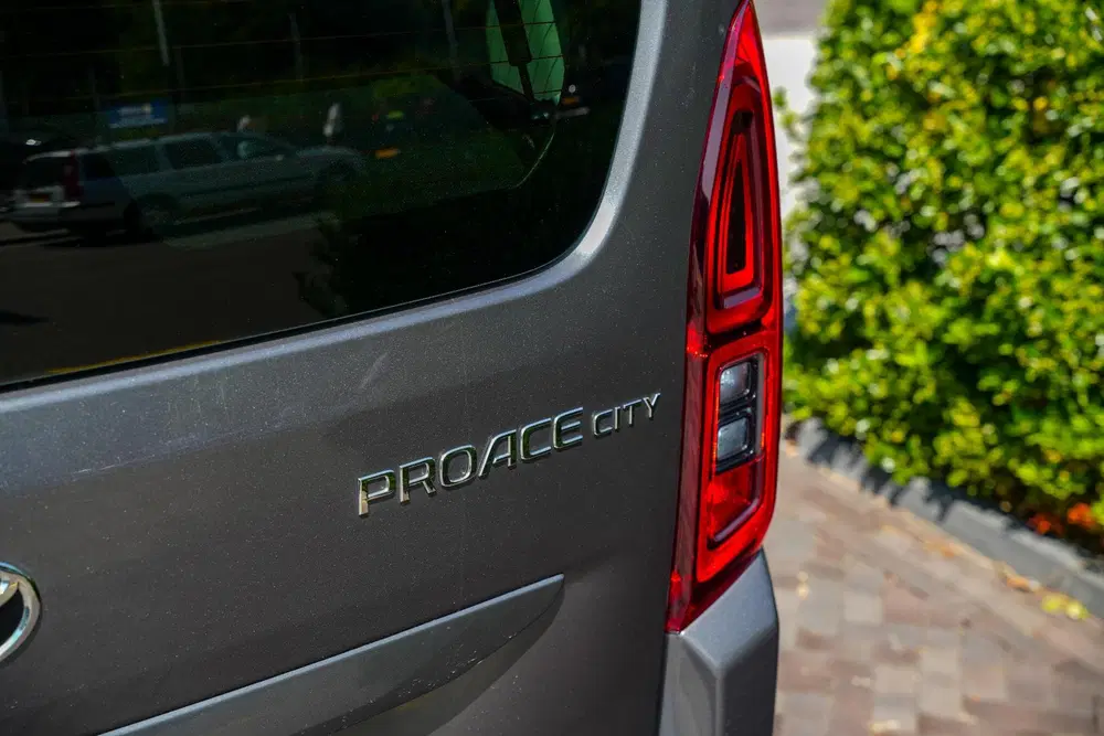 Toyota Proace City Geel Kenteken 5 Persoons Automaat Navi uit 2024, foto 14