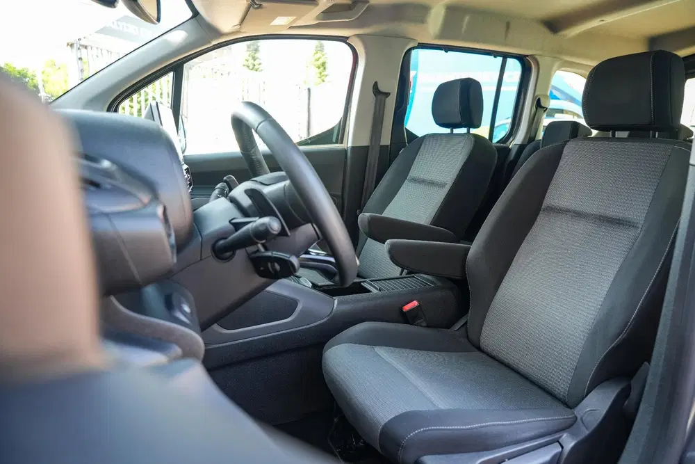Toyota Proace City Geel Kenteken 5 Persoons Automaat Navi uit 2024, foto 8