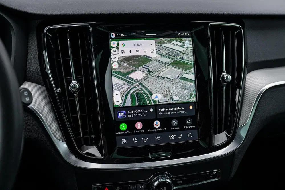 Volvo V60 2.0 T8 Plug-in Hybrid AWD Plus Dark uit 2026, foto 13