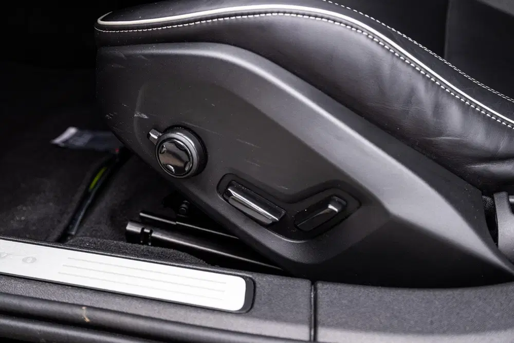 Volvo V60 2.0 T8 Plug-in Hybrid AWD Plus Dark uit 2026, foto 15
