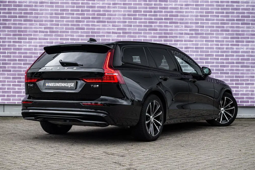 Volvo V60 2.0 T8 Plug-in Hybrid AWD Plus Dark uit 2026, foto 3