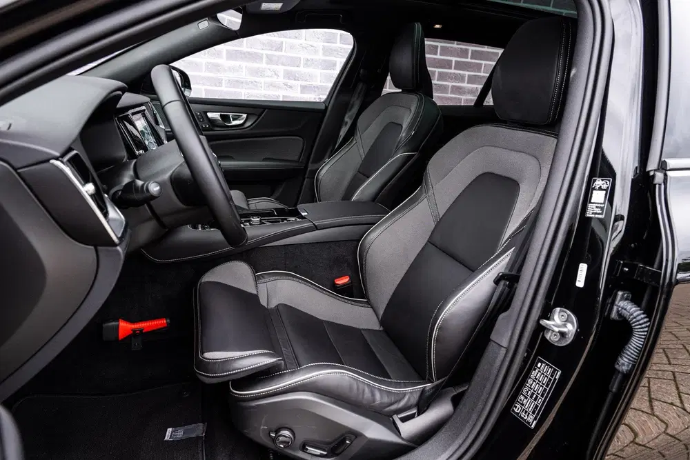Volvo V60 2.0 T8 Plug-in Hybrid AWD Plus Dark uit 2026, foto 5