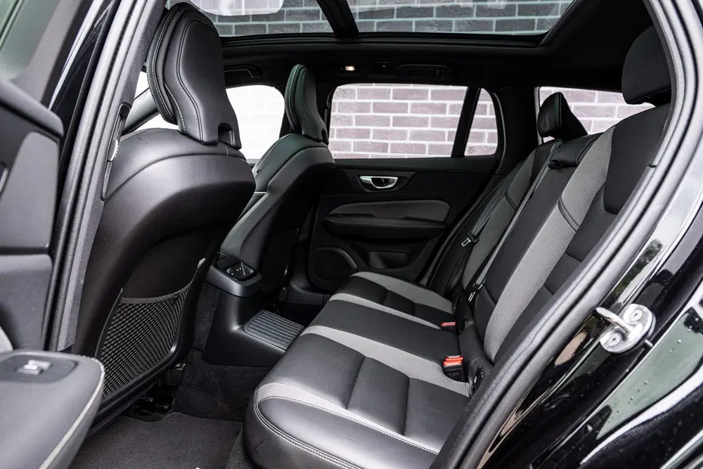 Volvo V60 2.0 T8 Plug-in Hybrid AWD Plus Dark uit 2026, foto 6