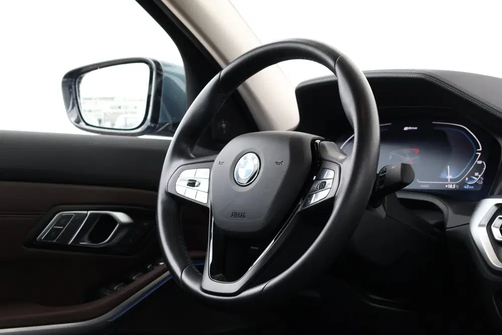 BMW 3-serie 330e eDrive Edition uit 2020, foto 11