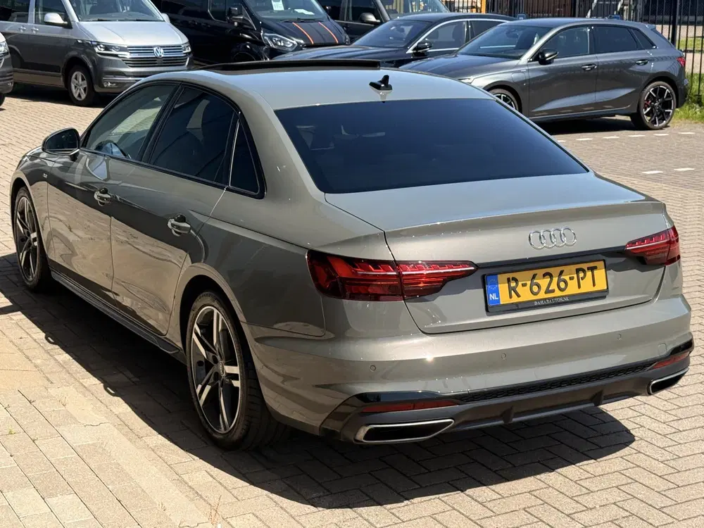 Audi A4 35 TFSI S Edition Competiton uit 2022, foto 13