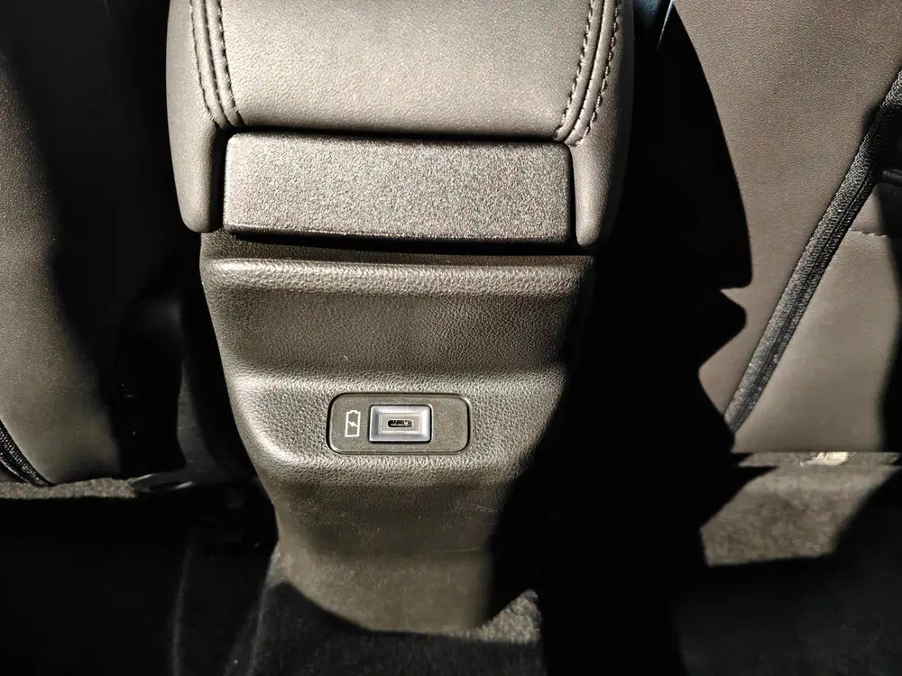 Jeep Avenger Summit 54 kWh uit 2023, foto 10