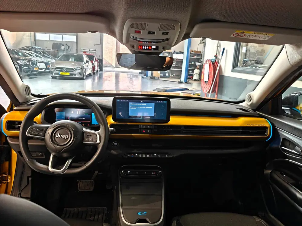 Jeep Avenger Summit 54 kWh uit 2023, foto 11