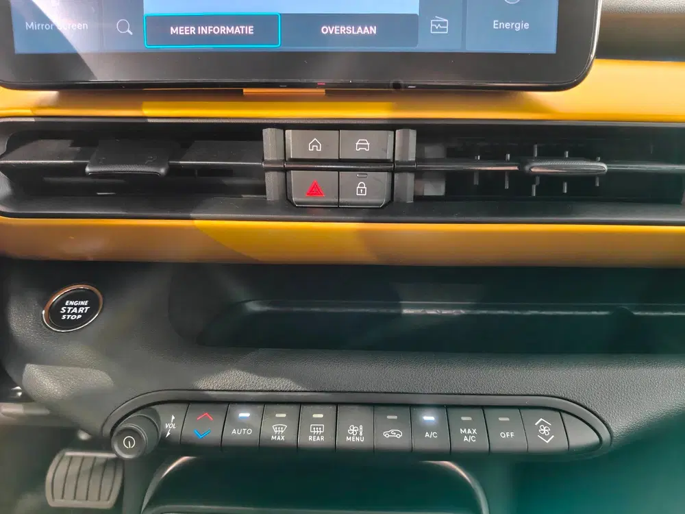 Jeep Avenger Summit 54 kWh uit 2023, foto 15