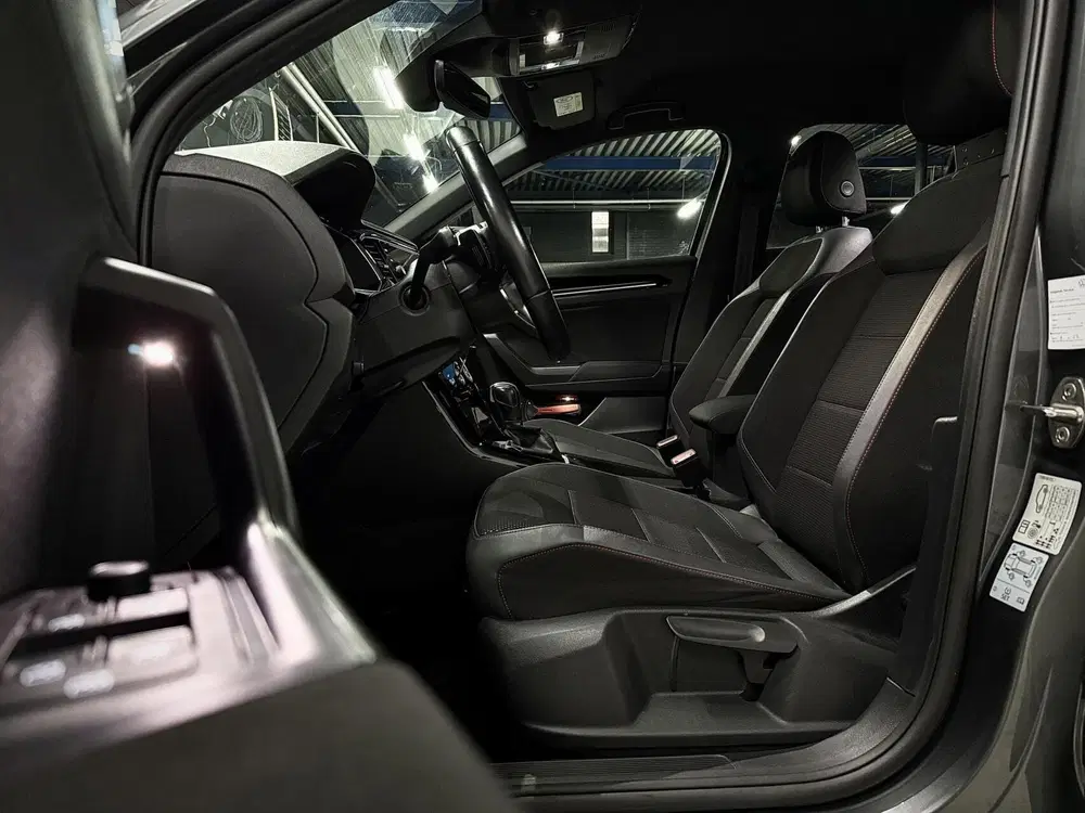 Volkswagen T-Roc 1.5 TSI Sport uit 2020, foto 4
