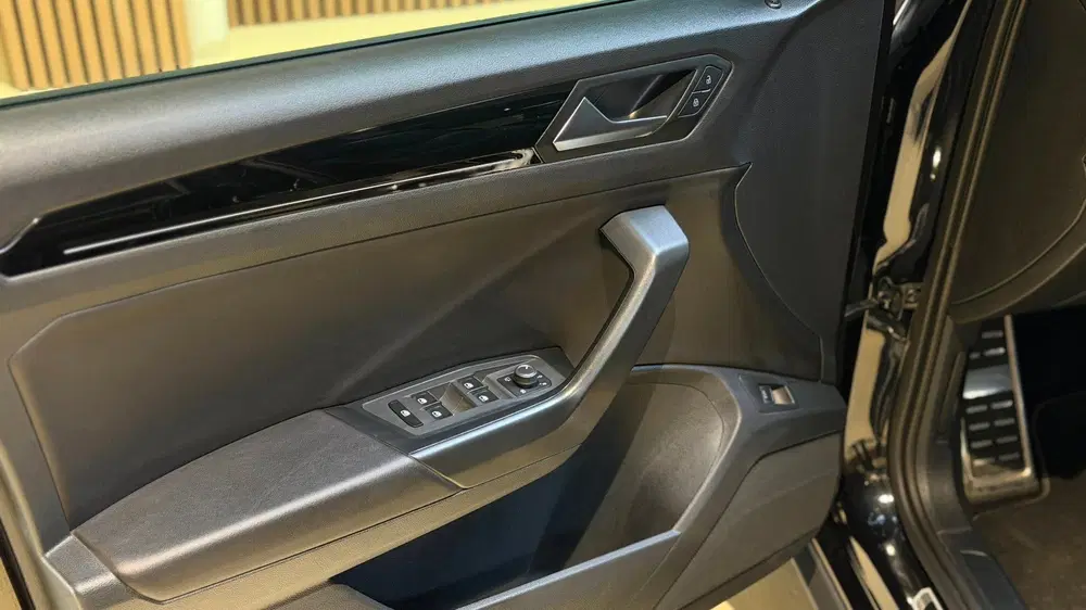 Volkswagen T-Roc R 2.0 TSI 4Motion 300PK uit 2022, foto 13