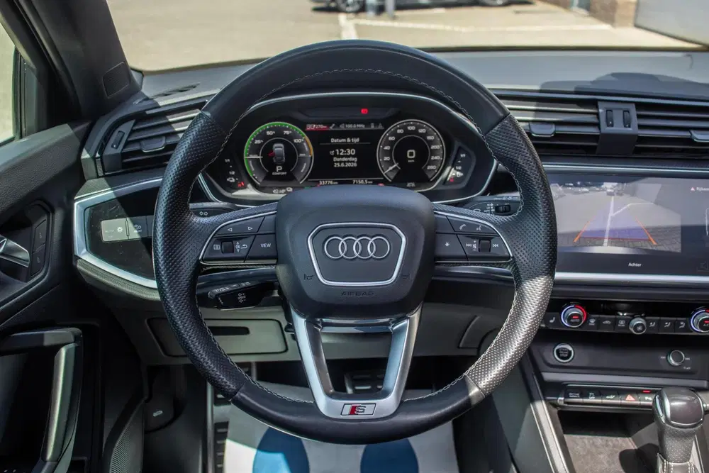 Audi Q3 45 TFSI e S-Line uit 2023, foto 15