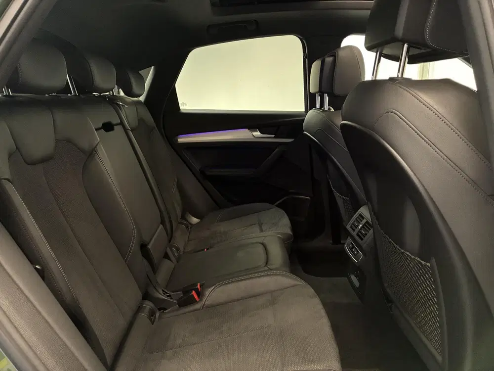 Audi Q5 55 TFSI e S edition uit 2021, foto 15