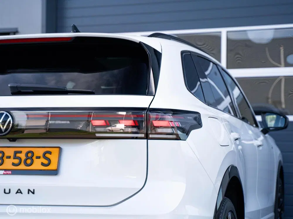 Volkswagen Tiguan 1.5 eHybrid R-Line Pano uit 2024, foto 12